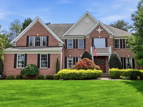 17 Setting Sun Dr, Washington Twp., NJ 07840