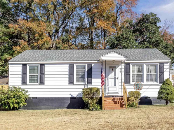 902 E Joyner St, Clayton, NC 27520