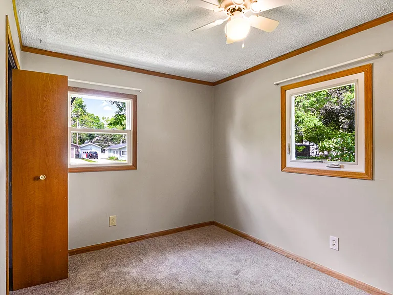 1013 W Columbia Ave — Photo 9