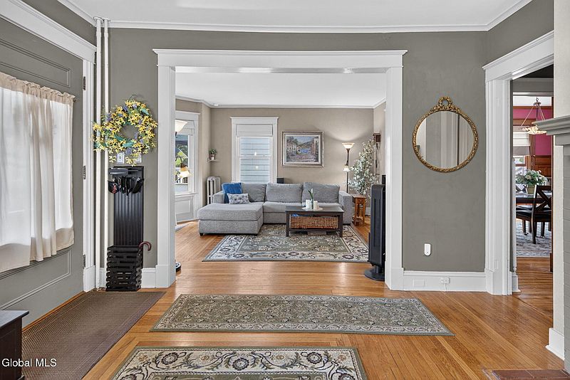 5th image of 1071 Parkwood Boulevard