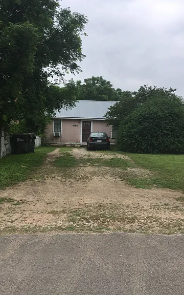 302 1/2 S Burleson St — Photo 3