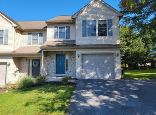 23 Village Dr, Leola, PA 17540