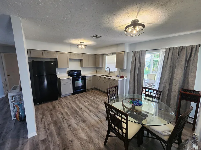 Kitchen & Dining Room