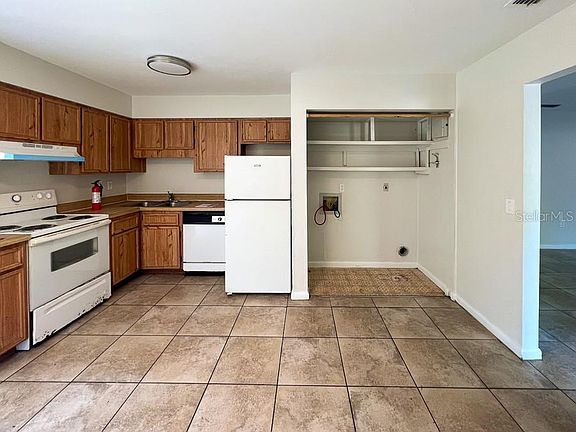 5th image of 5925 SW 10th Ln APT A