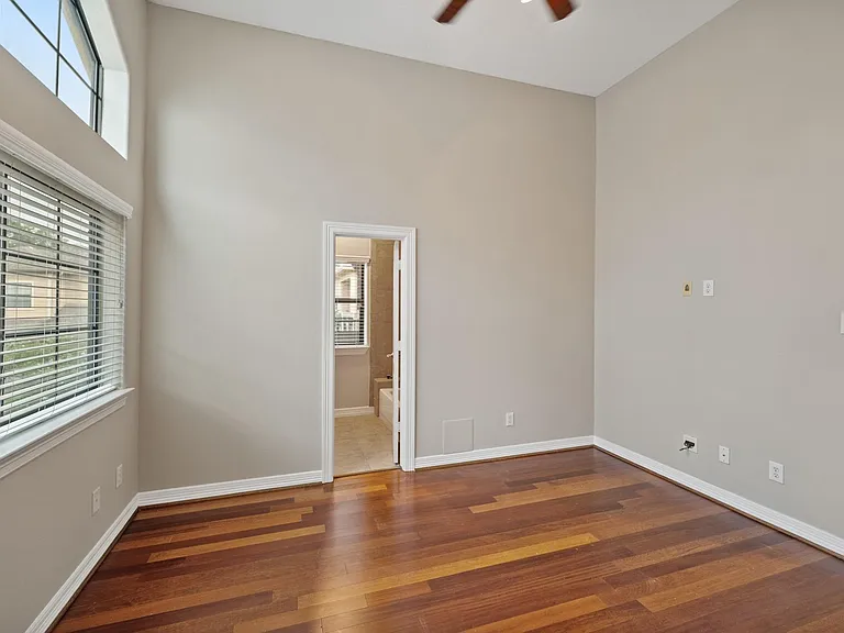 2045 W 14th 1/2 St — Photo 18