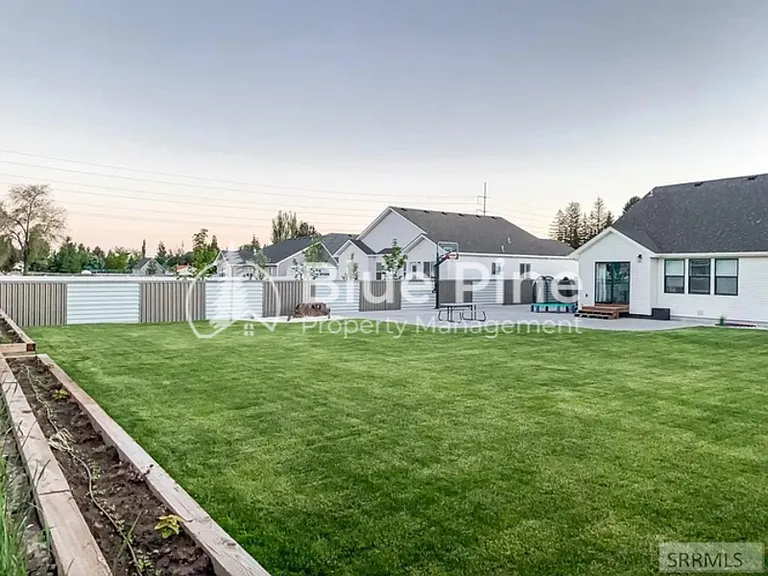 6389 Maggie Dr — Photo 21