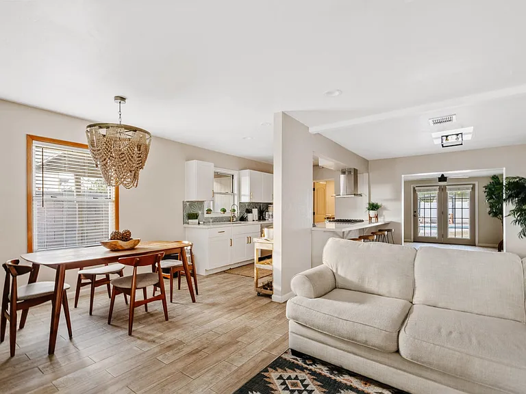 2722 E Virginia Ave — Photo 13