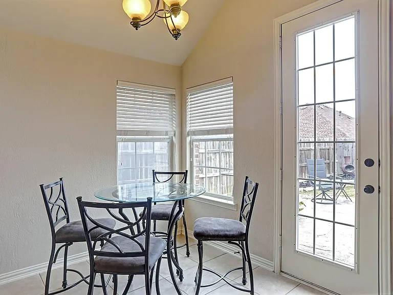 2440 Deerwood Dr — Photo 25