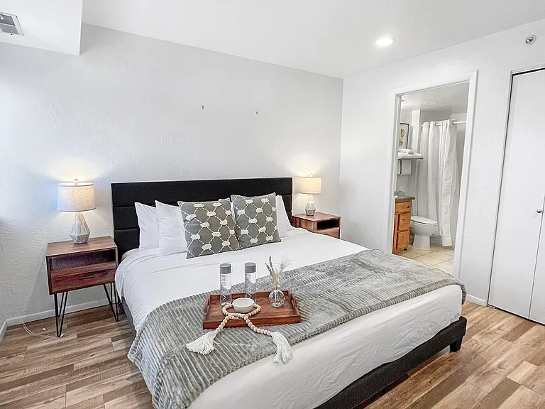2000 Prospector Ave #409 — Photo 4