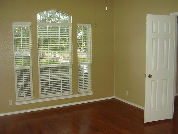 Office or 4th bedroom with Walk in Closet 