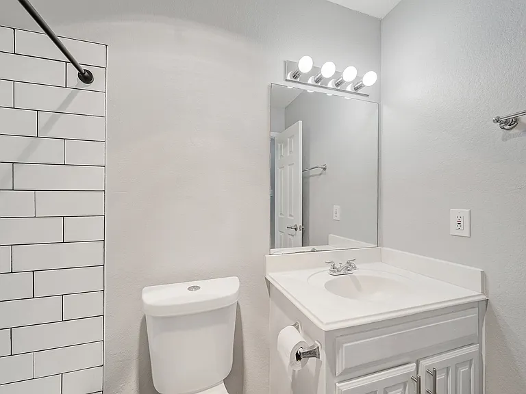 3300 Tommy Hays Dr — Photo 3
