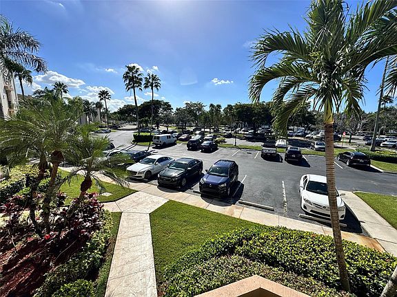 5th image of 7532 Fairfax Drive #203
