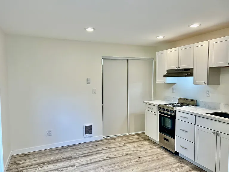 220 E Sunset Way #6 — Photo 11