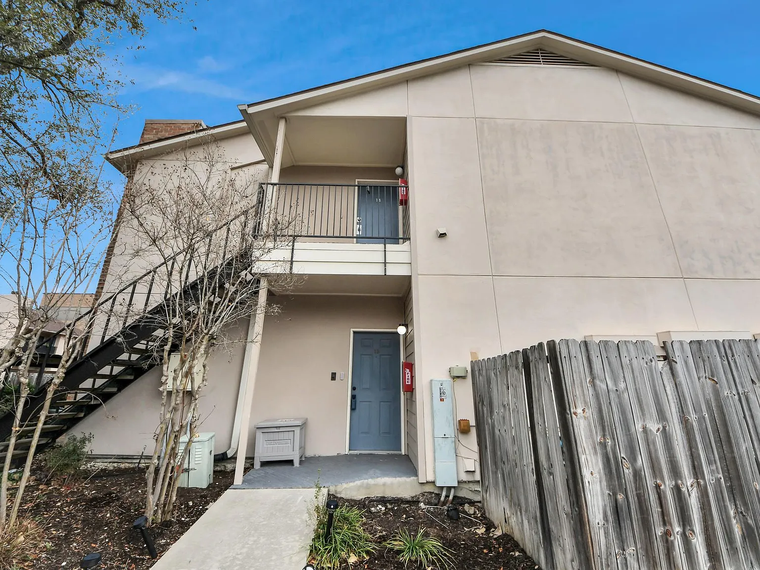 2 bed, 2.0 bath, 1245 sqft, $1,700 — Photo 2