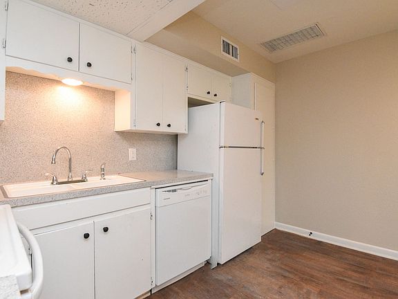 3rd image of 3804 Palmetto Ave #A