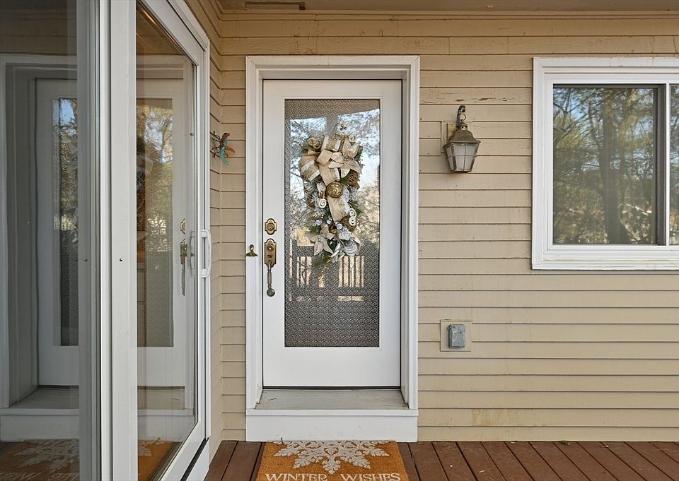 1st image of 6 Whalers Ln #6