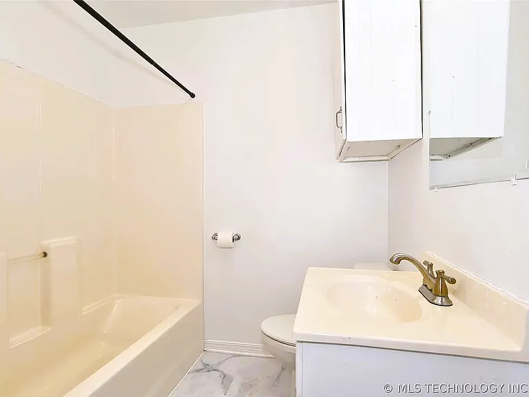 115.5 W 7th St — Photo 11