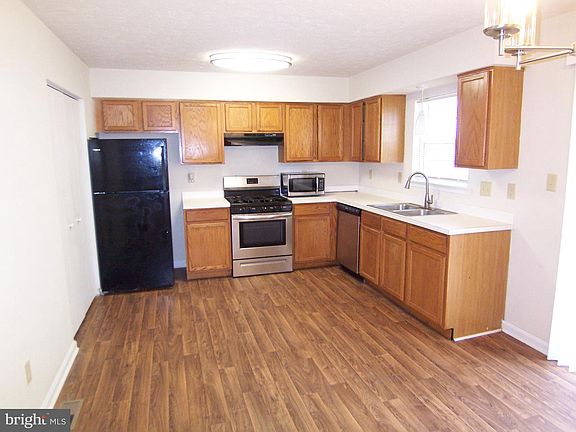 4th image of 346 Woodland Green Ct