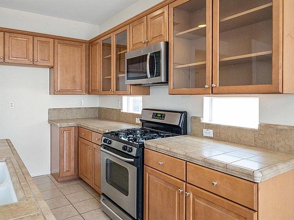 3rd image of 250 Penhow Cir
