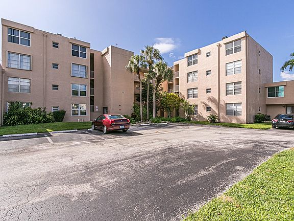 3rd image of 9431 Live Oak Place #307