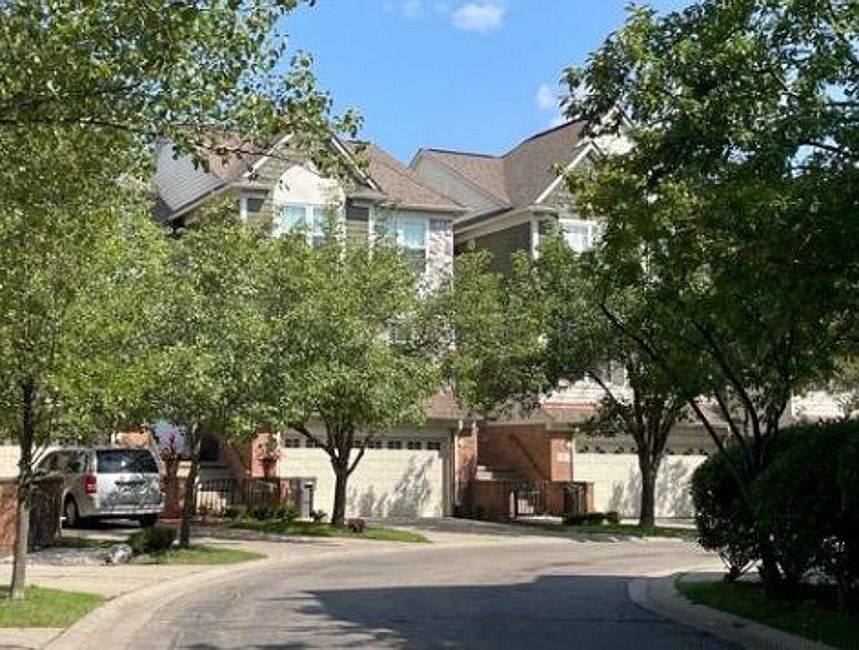 Exterior Neighborhood (street photo)