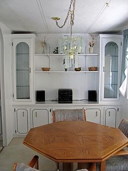 J:\New pictures\0348EMMSDiningarea1.jpg