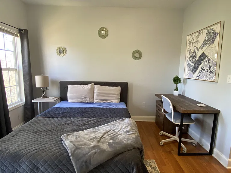 130 Vanira Ave SE #B — Photo 3