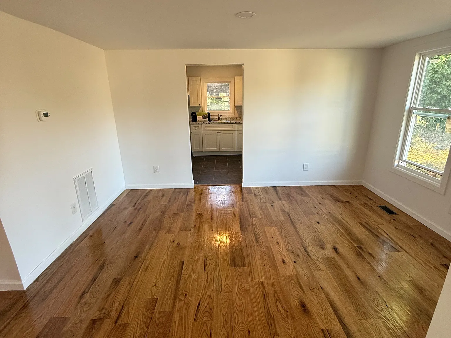 2 bed, 850 sqft, $1,300 — Photo 3