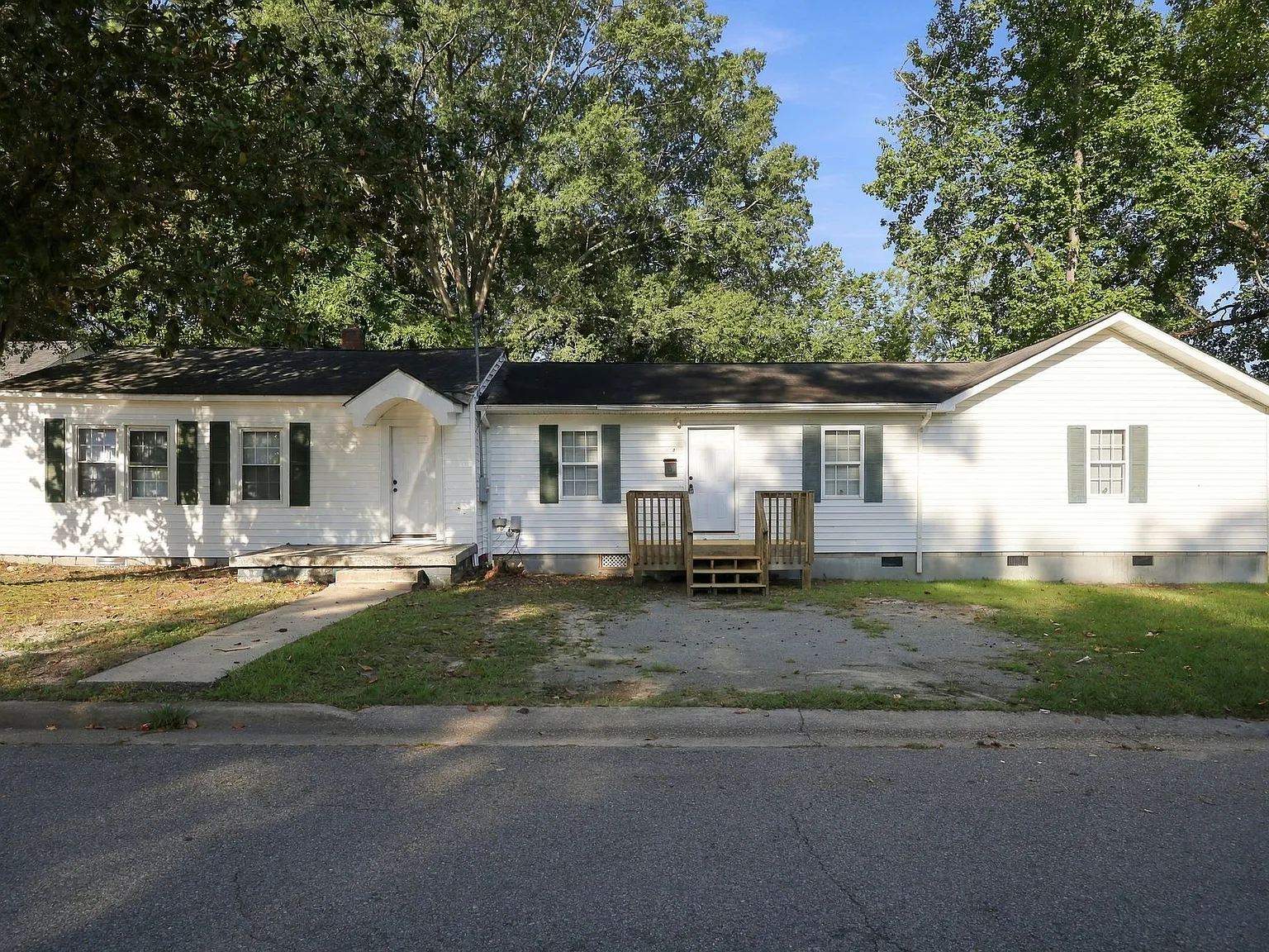 4 bed, 3.5 bath, 1548 sqft, $2,400 — Photo 1