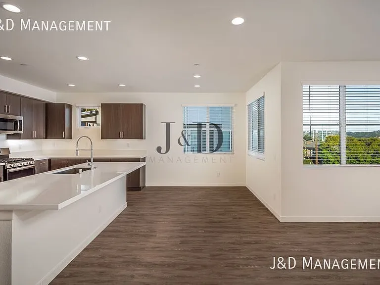 5845-5855 Riley St — Photo 19