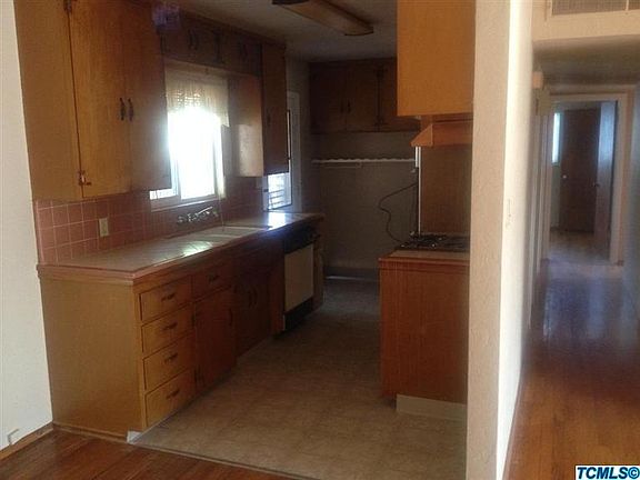 4th image of 1329 N Leslie St