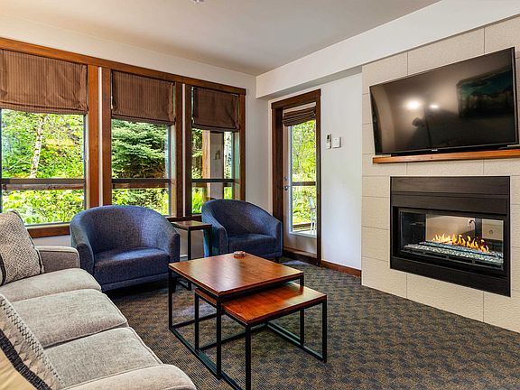 4th image of 2020 London Ln #103B