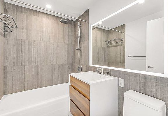 4th image of 200 W 60th St APT 7A