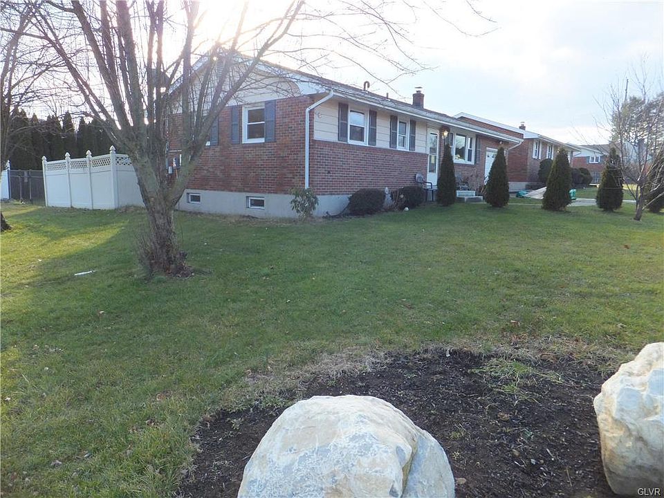 2nd image of 2746 Northampton St