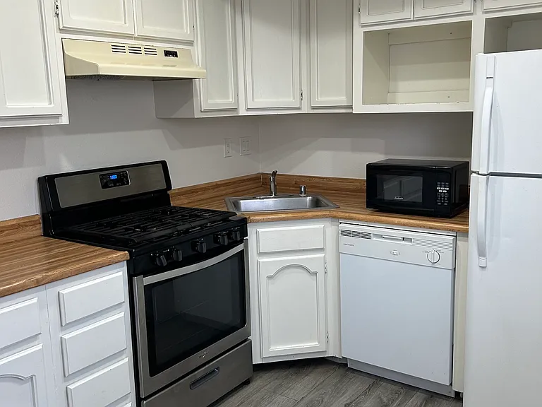 16188 Olive St #C — Photo 3