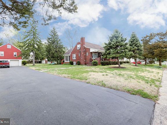 4th image of 82 Dolbow Ave #84