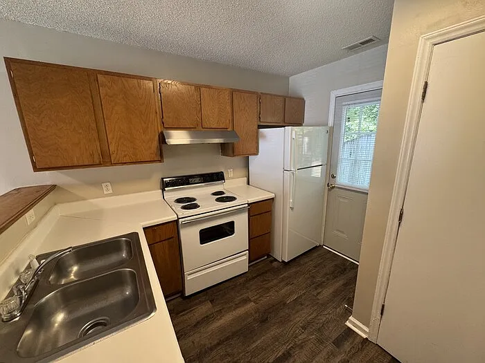 2910 Faversham Pl — Photo 7