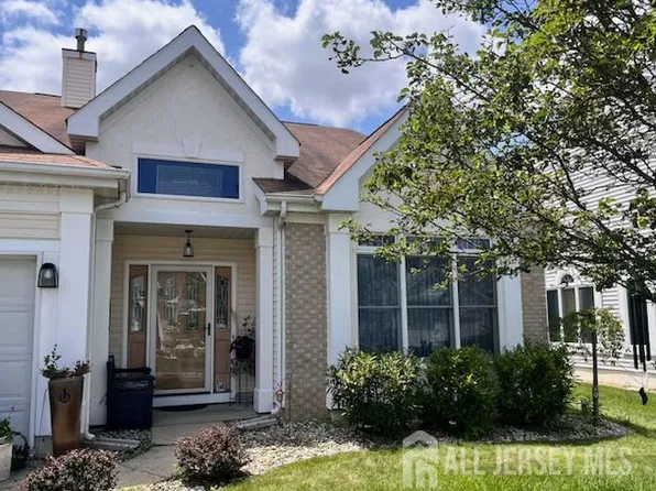 14 Wellington Pl, Monroe Township, NJ 08831