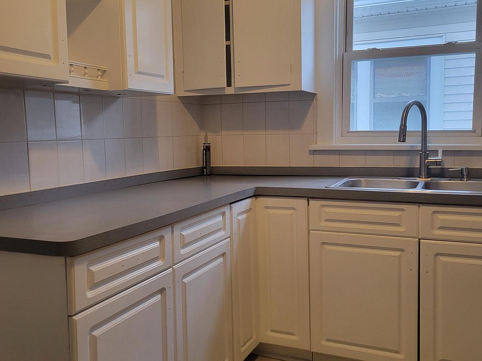 1st image of 450 Colvin Ave APT 4