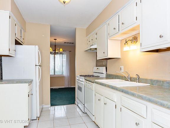 4th image of 2840 Mitchell Dr APT 1
