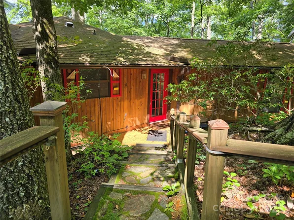 12 White Oak Trl, Black Mountain, NC 28711