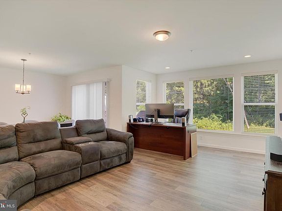 4th image of 156 Emma Cir