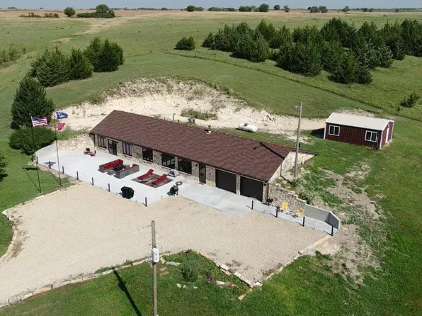 3661 Q Rd, Beloit, KS 67420