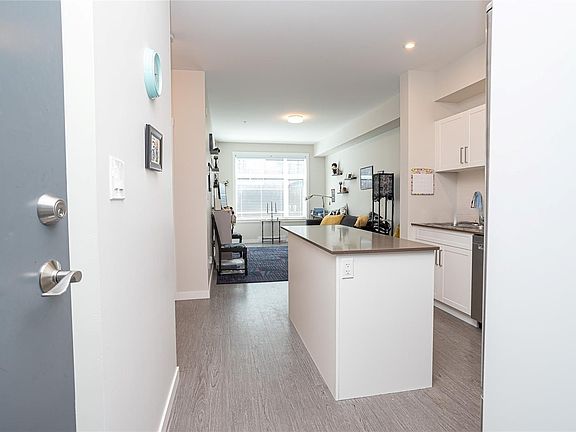 4th image of 868 Orono Ave #408