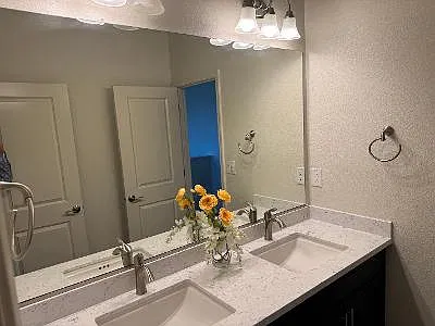 3 bed, 2.5 bath, 2444 sqft, $3,300 — Photo 3