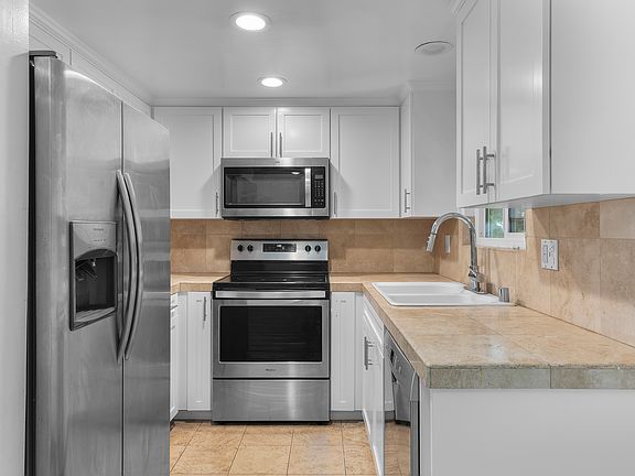 4th image of 621 N Guadalupe Ave APT 2