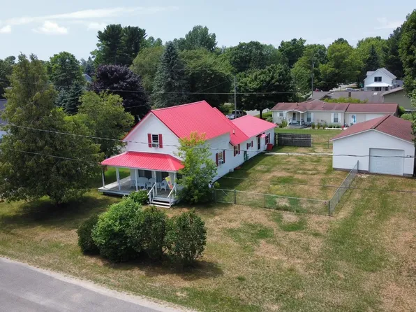 17390 4th St, Arcadia, MI 49613