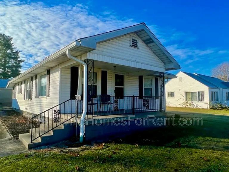 907 E Broadway St — Photo 1