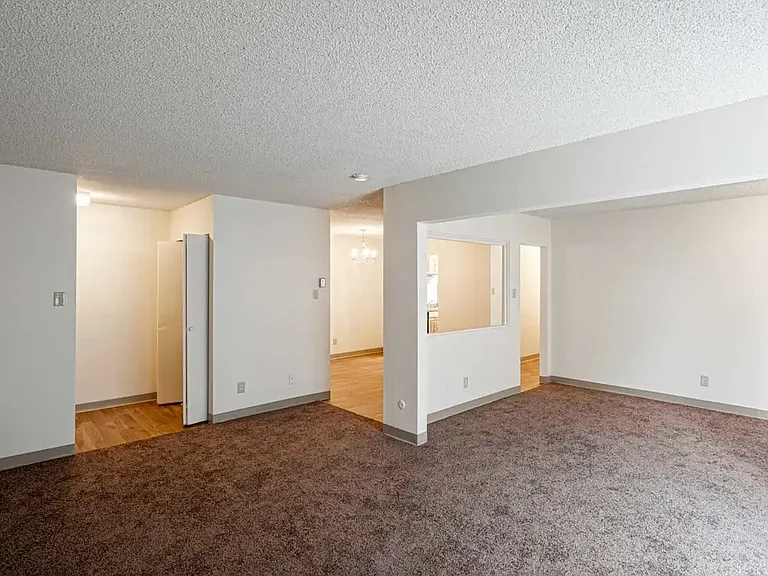 Pine Creek Apartments — Photo 7