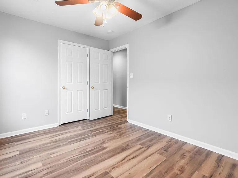 305 Spring Valley Ln — Photo 21